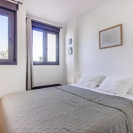 Beach Front Apartment In Denia With Wifi * Дения