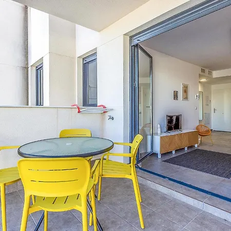 Beach Front Apartment In Denia With Wifi Дения