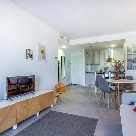 Front In With Wifi Apartament Denia